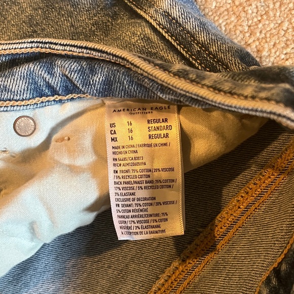 American Eagle Outfitters Ripped Blue Ankle Jeans - Picture 5 of 6